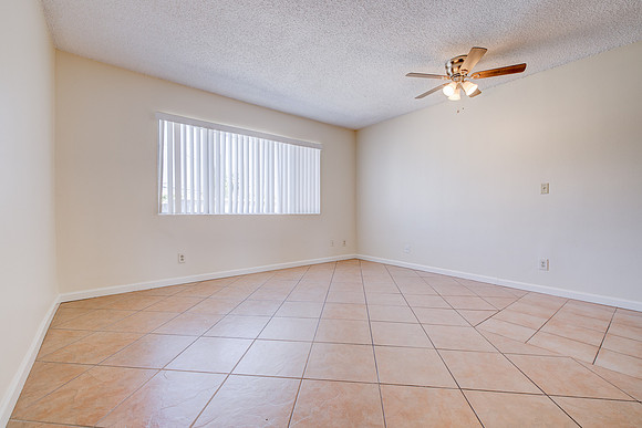 1133 Freeman Ave Interior-043