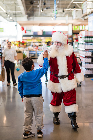 1 Amazon Fresh Long Beach Ca Holiday Art Display-52