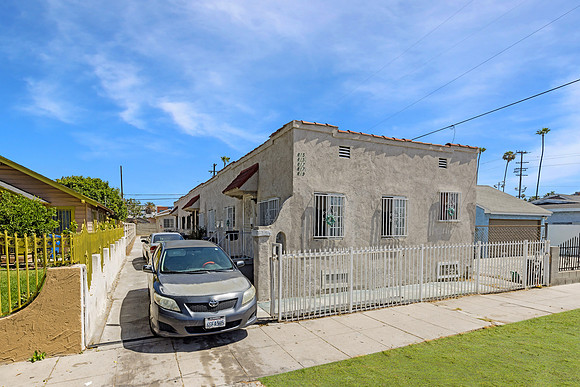 815 W 62nd Pl-4