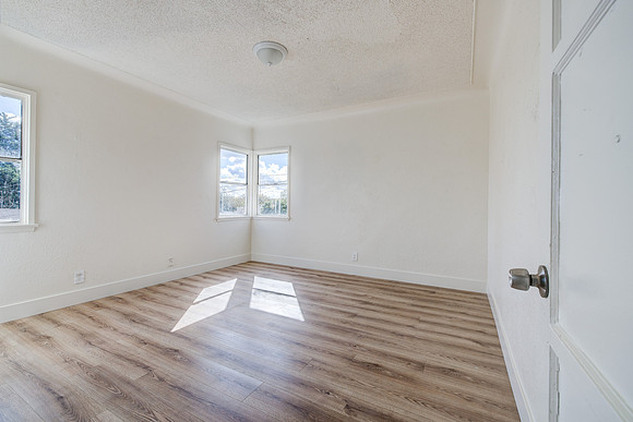 1144 W 57th St Los Angeles Interior-042
