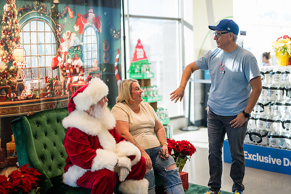 1 Amazon Fresh Long Beach Ca Holiday Art Display-117