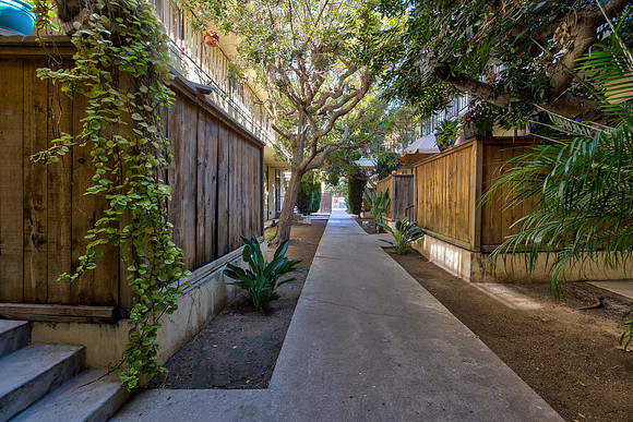 Small File -756 Inglewood Exterior-028