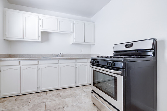 2011 Cedar Ave Long Beach Interior-013