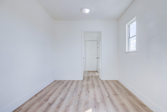 1144 W 57th St Los Angeles Interior-035