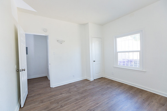 1640 Gundry Ave LB-82