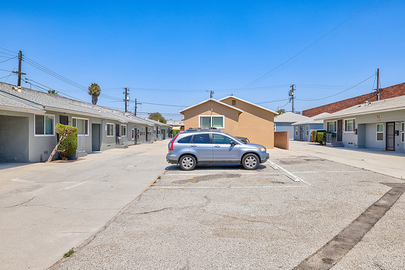 1300 W 134th St-Gardena Exterior-20