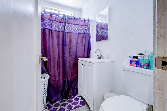 815 W 62nd Pl Interior-035