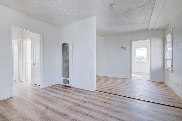 1144 W 57th St Los Angeles Interior-027