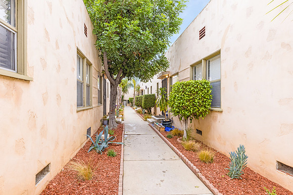 733 Daisy Ave-020