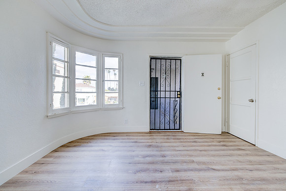 1144 W 57th St Los Angeles Interior-047