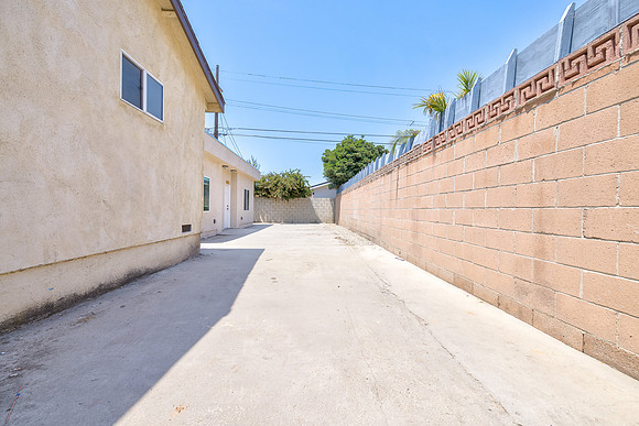 2945 West Blvd Exterior-001