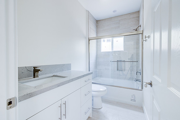 2945 West Blvd Interior-012