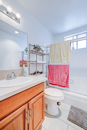 1133 Freeman Ave Interior-022