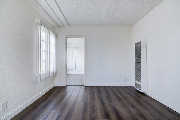 1144 W 57th St Los Angeles Interior-053