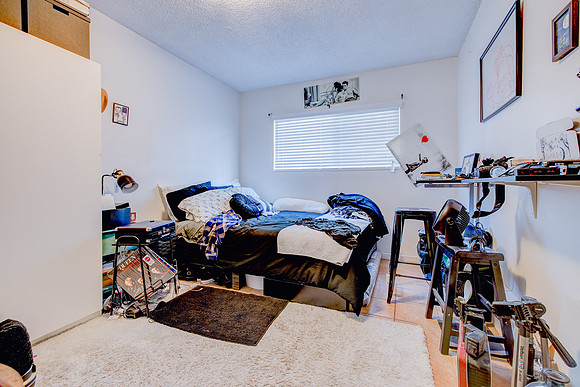 1133 Freeman Ave Interior-002
