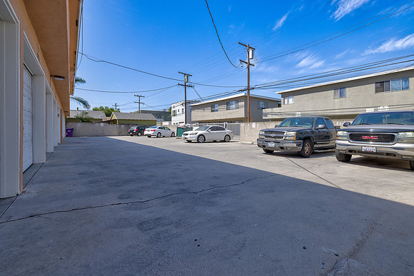 1133 Freeman Ave Exterior-004