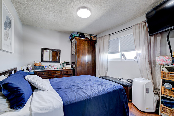 1133 Freeman Ave Interior-057