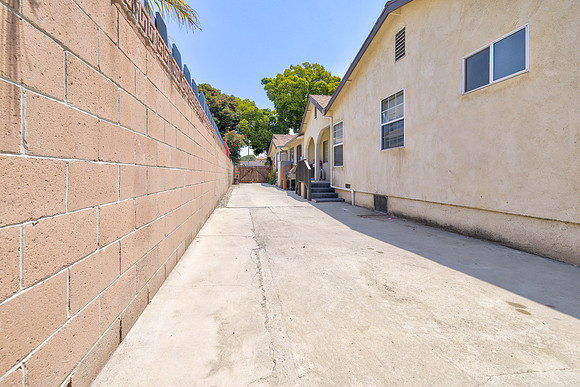2945 West Blvd Exterior-004