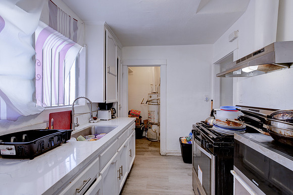 815 W 62nd Pl Interior-023