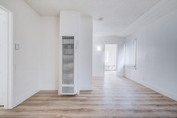 1144 W 57th St Los Angeles Interior-023
