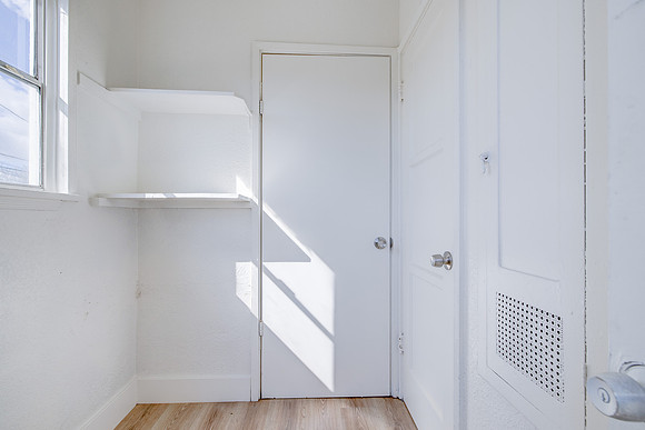 1144 W 57th St Los Angeles Interior-037