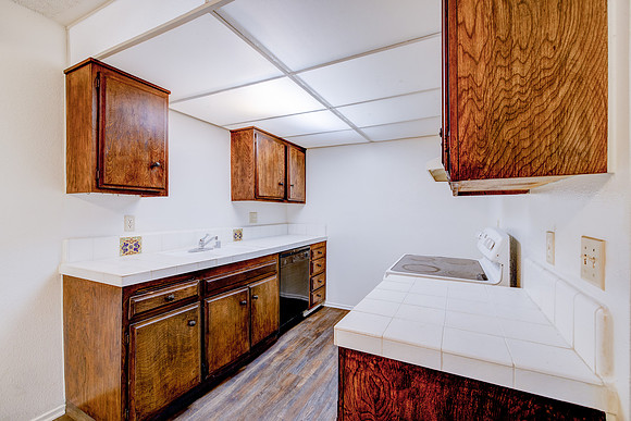 756 Inglewood Interior-012
