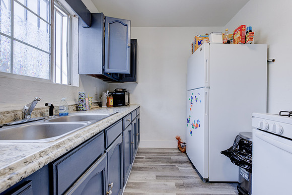 815 W 62nd Pl Interior-050