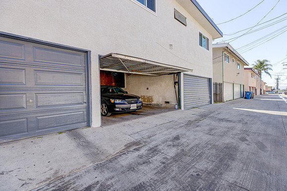 10223 Crenshaw Blvd Inglewood Garage-003