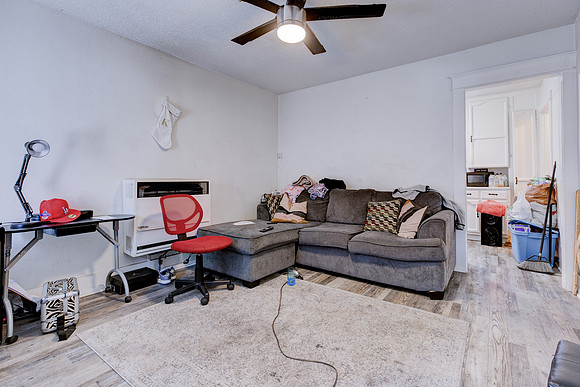 815 W 62nd Pl Interior-065