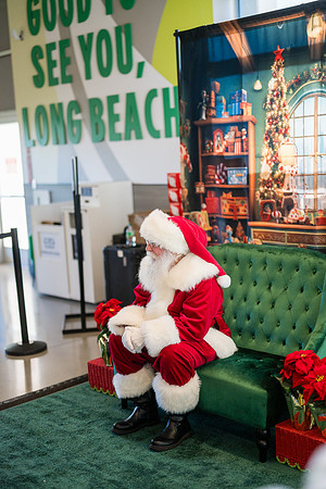 1 Amazon Fresh Long Beach Ca Holiday Art Display-89