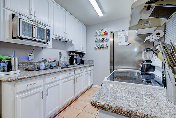1133 Freeman Ave Interior-076