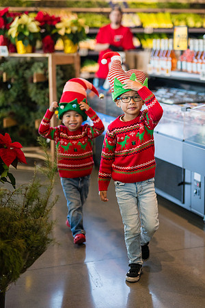 1 Amazon Fresh Long Beach Ca Holiday Art Display-45