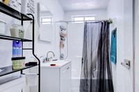 815 W 62nd Pl Interior-009
