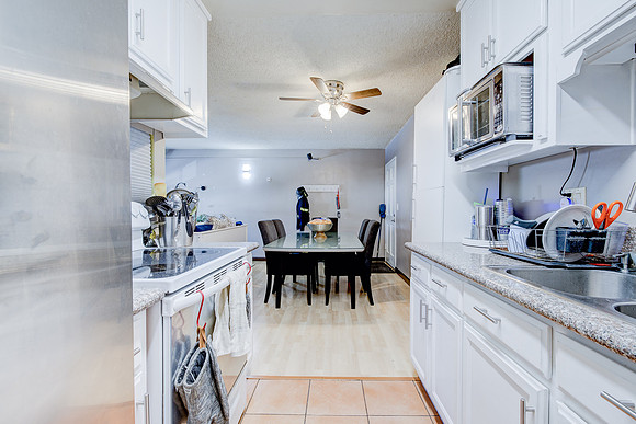 1133 Freeman Ave Interior-077