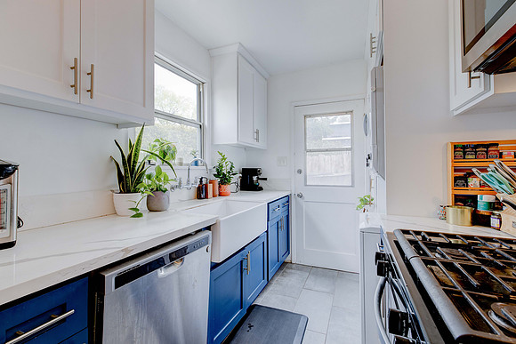 Interior 616 Sheldon Street-036