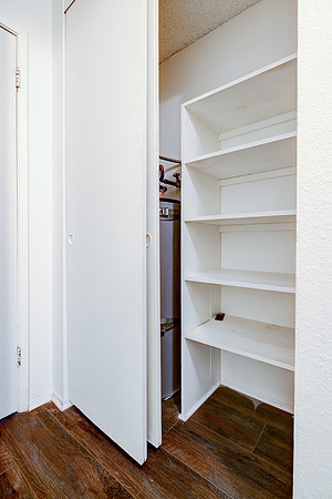 Small File -756 Inglewood Interior-037