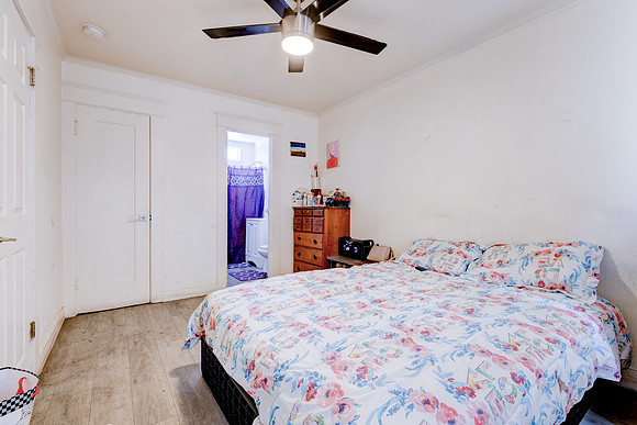 815 W 62nd Pl Interior-032