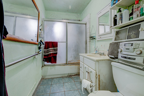 1031 W 57th Street-024