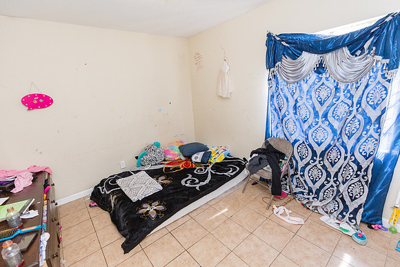 10413 S Main Street - Real Estate Photographer Los Angeles-42