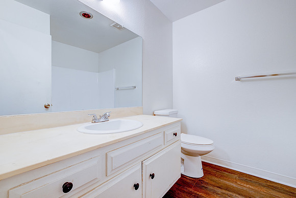 756 Inglewood Interior-018