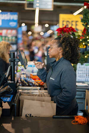 1 Amazon Fresh Long Beach Ca Holiday Art Display-105