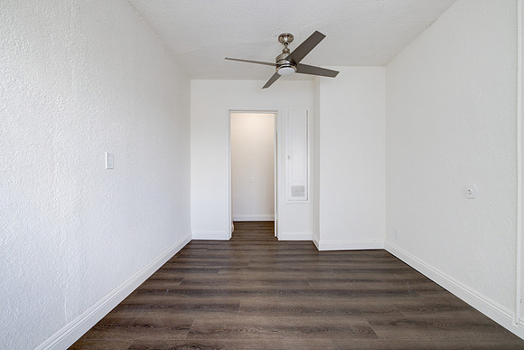 1144 W 57th St Los Angeles Interior-060