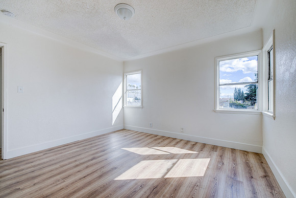 1144 W 57th St Los Angeles Interior-044
