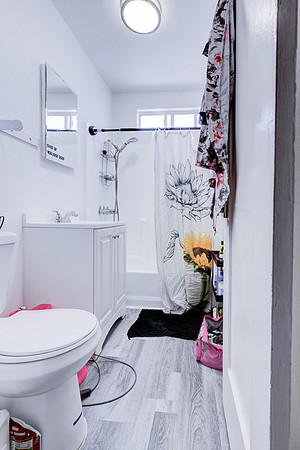 815 W 62nd Pl Interior-041