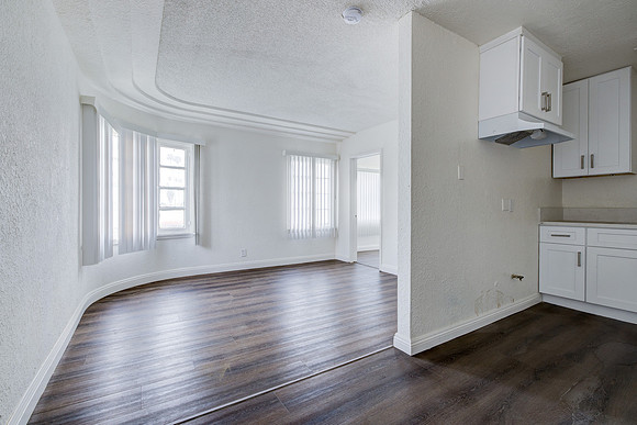 1144 W 57th St Los Angeles Interior-051
