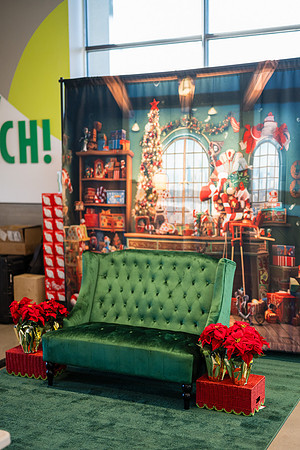 1 Amazon Fresh Long Beach Ca Holiday Art Display-24