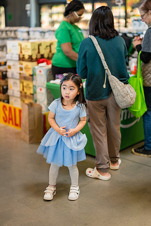 1 Amazon Fresh Long Beach Ca Holiday Art Display-155