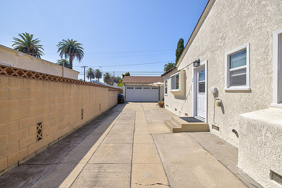 2515 Magnolia Ave Exterior-010