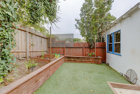 Exterior 616 Sheldon Street-019