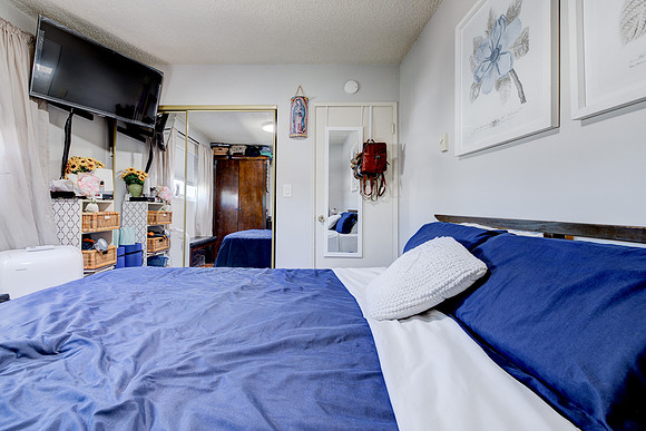 1133 Freeman Ave Interior-059